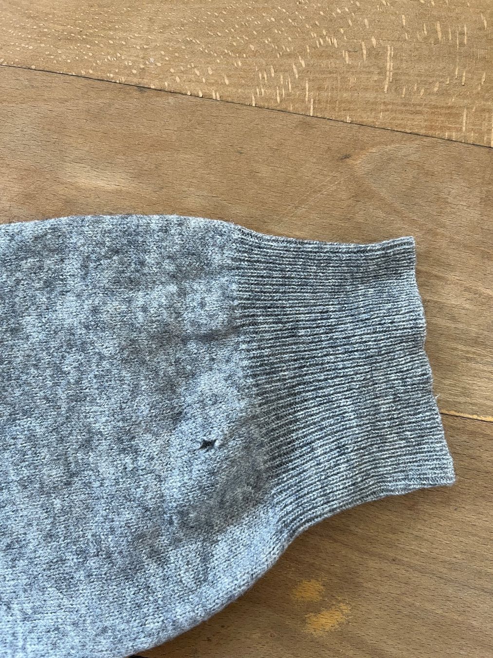 Maglioni & Felpe: Cashmere Pullover Grau mit Zip Gr. S – Usato da Luzern venduto da fidschen 3