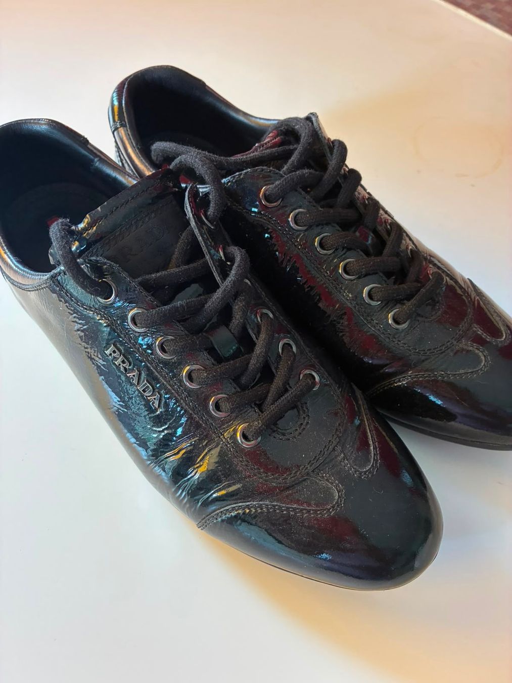 Prada Chaussures femmes: Prada Damenschuhe Lackleder schwarz, Grösse 37 – D'occasion à Schönenberg ZH par nielfa