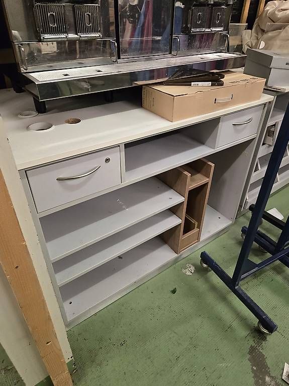 Allestimento di negozi e stand fieristici: Verkaufstheke – Usato da Thunstetten venduto da gregios1 2