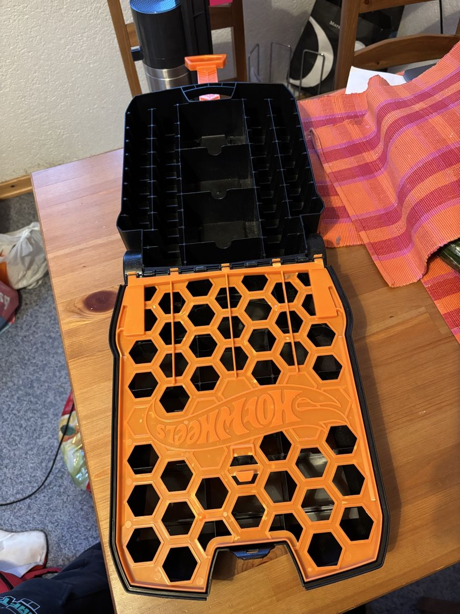 Valigie: Hot Wheels Koffer auf Rollen – Usato da Bern venduto da Alexandro 3