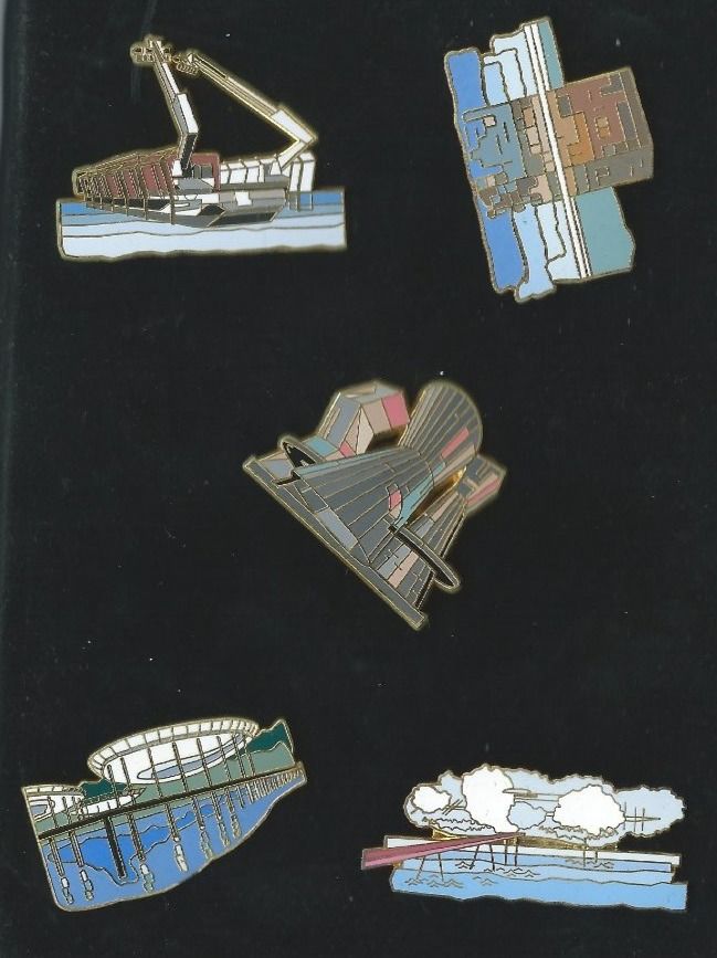 Plaketten & Abzeichen: 5 Future PINS – Gebraucht aus Zürich von t24_de