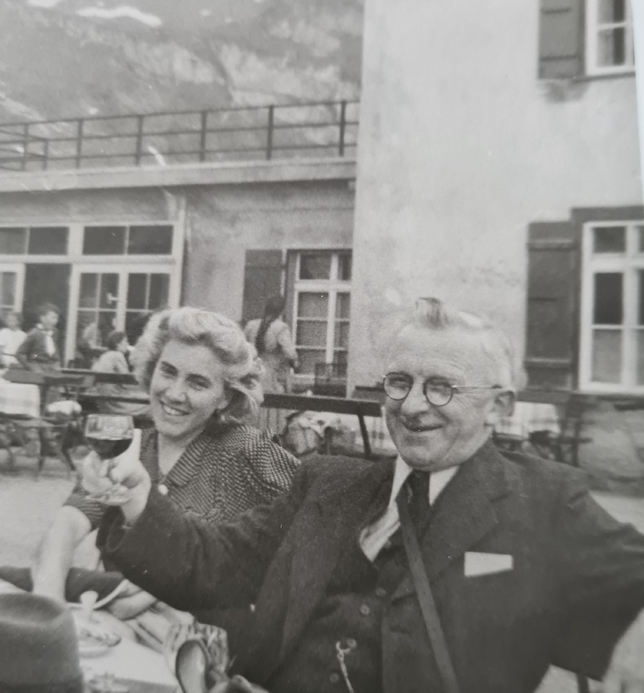 Foto & Immagini: Gruppenfoto Silvester 1945 – Usato da Ebikon venduto da Donar50 2