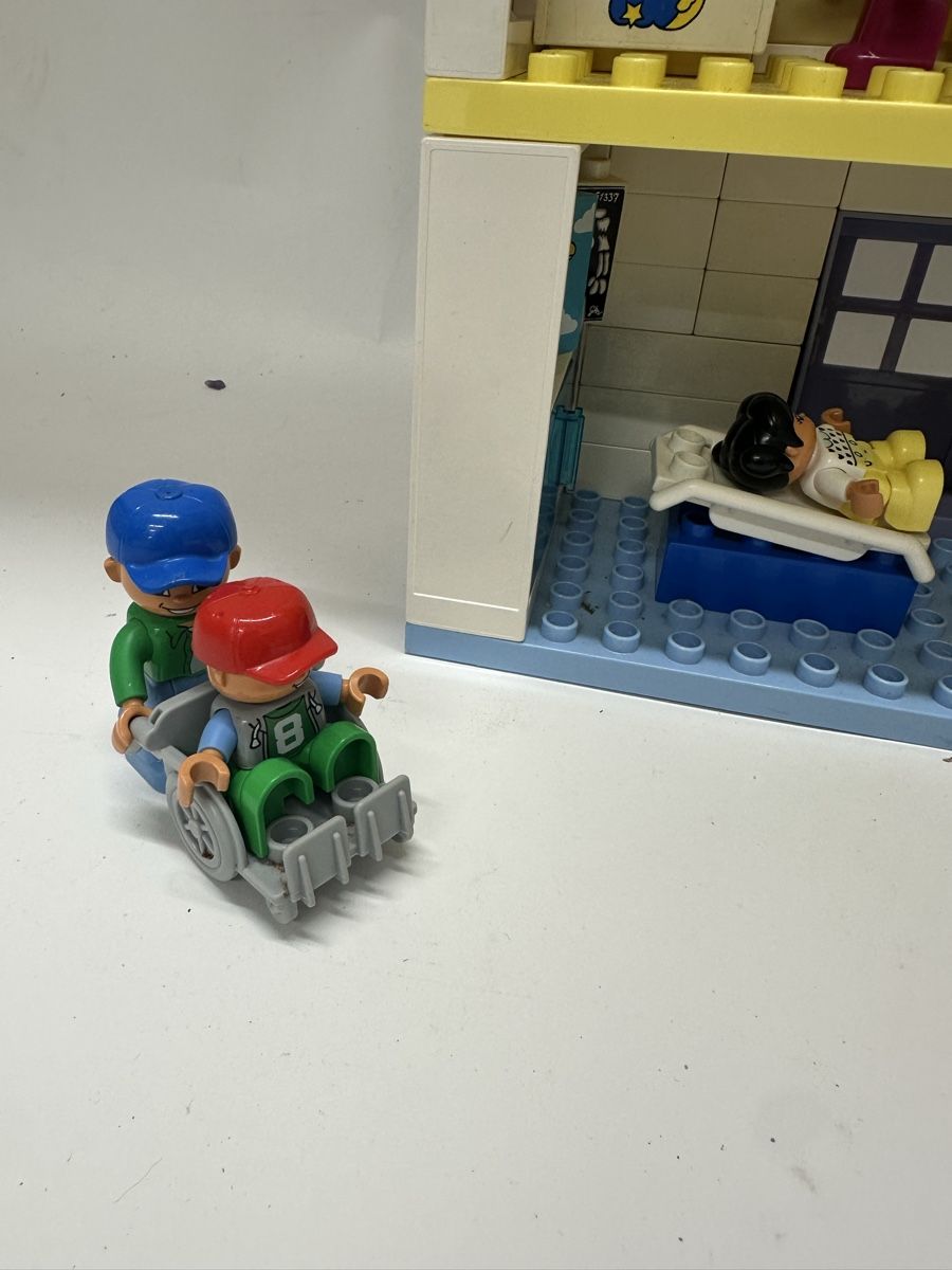 Jouets: Duplo_ Krankenhaus – D'occasion à Birmenstorf AG par MrsMela 5