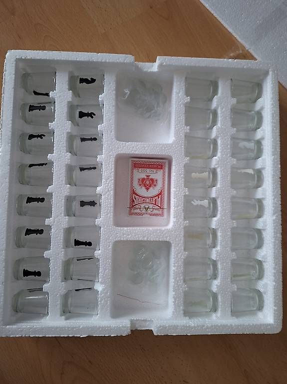 Spiele: Schachspiel mit Shotgläsern – Gebraucht aus Niederscherli von cat_sj2p 2