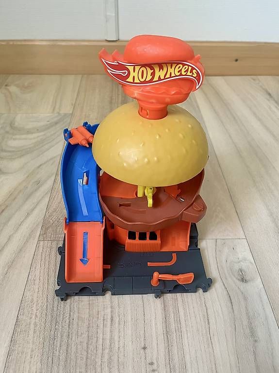 Hot Wheels Giocattoli: Hotwheels City restaurant de Burger – Usato da Sugiez venduto da Essenti3L