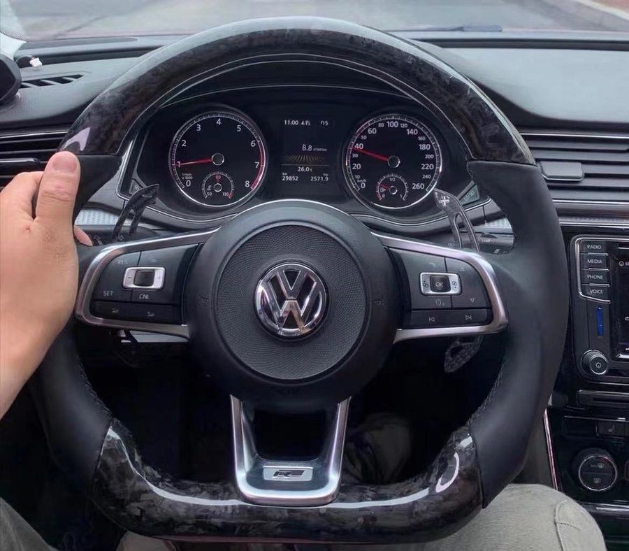 Tutti pezzi di ricambio auto: VW Golf 7/7.5 Forged Carbon Lenkrad – Nuovo e nell'imballaggio originale da Volketswil venduto da Willis_Autoteile 2