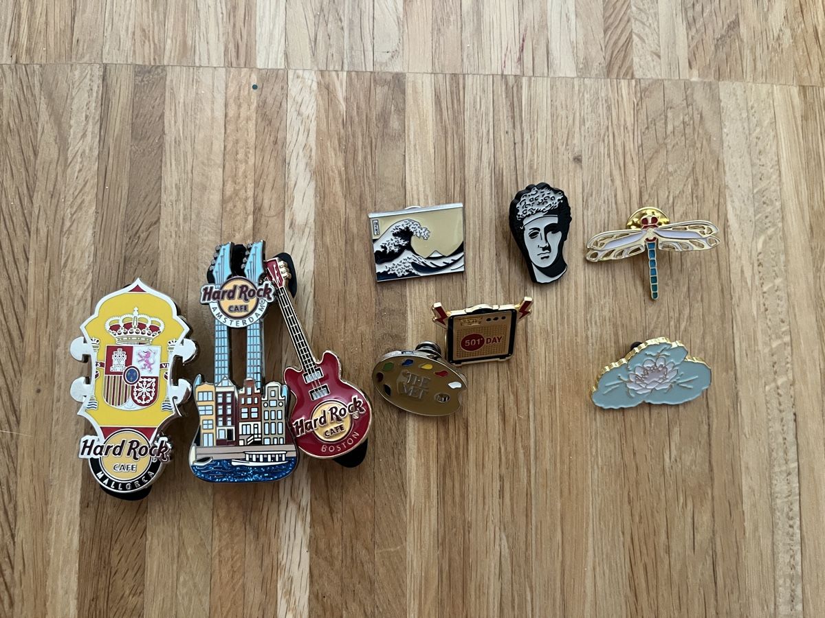 Broches & Aiguilles: Hard Rock Cafe pins Set – Neuf (Voir description) à Pfäffikon SZ par Zitrone_100