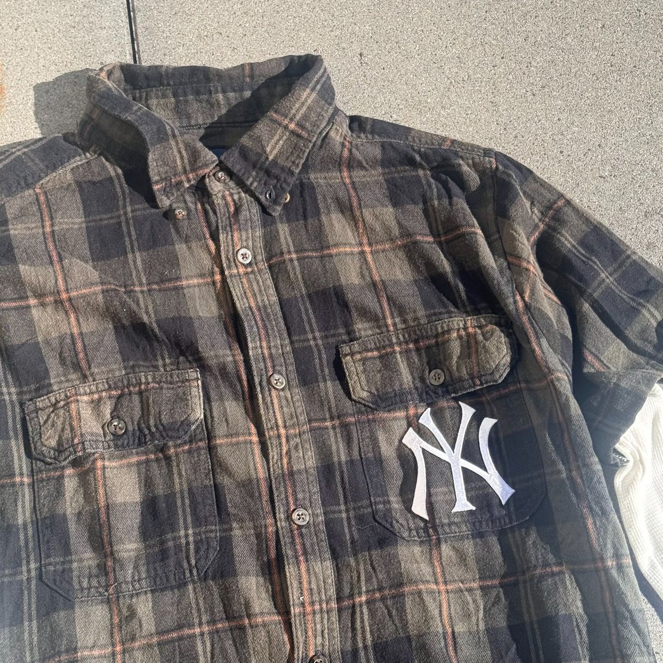 Hemden: Yankees custom made brown shirt – Gebraucht aus St. Gallen von sourced_limited 1