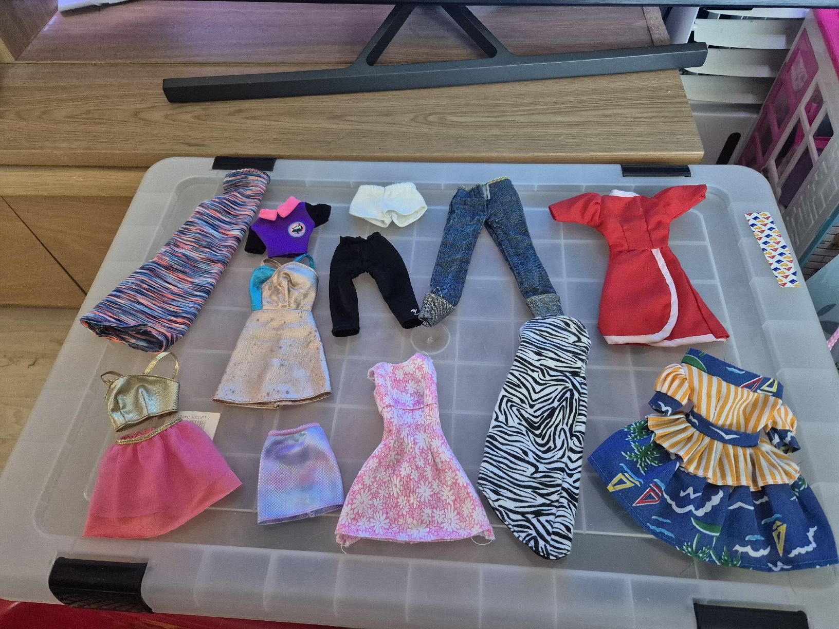 Bambole: Barbie Kleiderset - Sommerangebot – Usato da Aarau venduto da Goldwitch