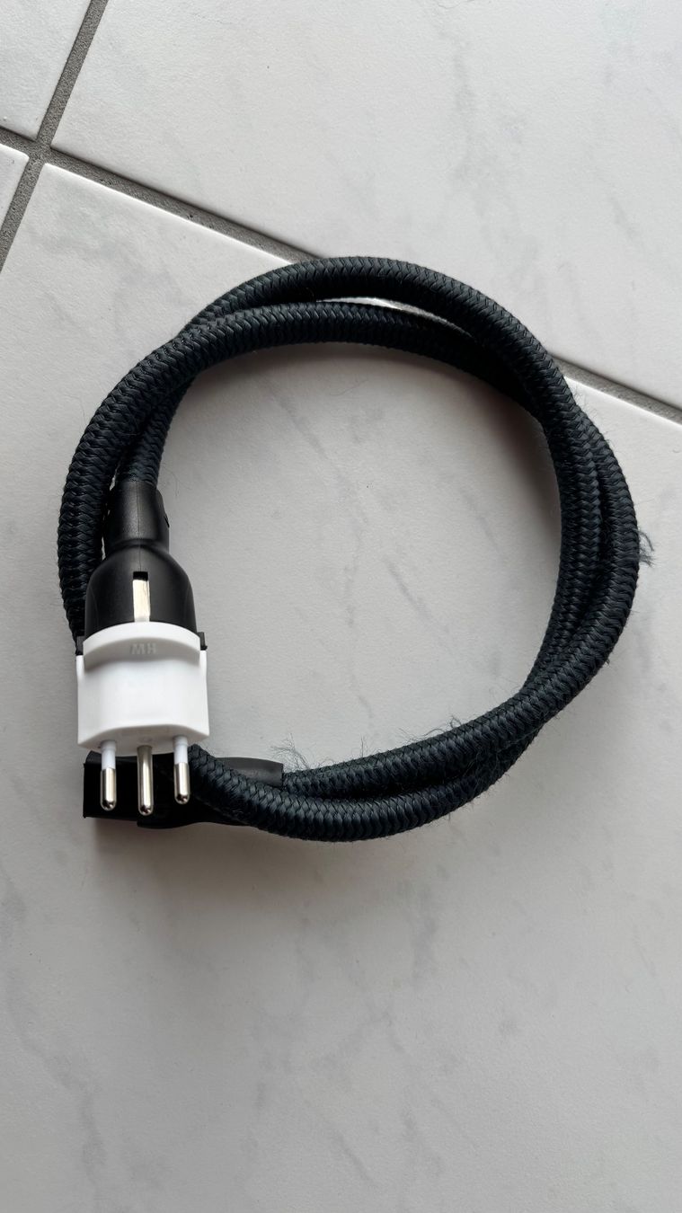 AudioQuest Kabel: AudioQuest NRG-Y3 EU-C13 Stromkabel 1m – Gebraucht aus Ennetbaden von vik_l8jt 4