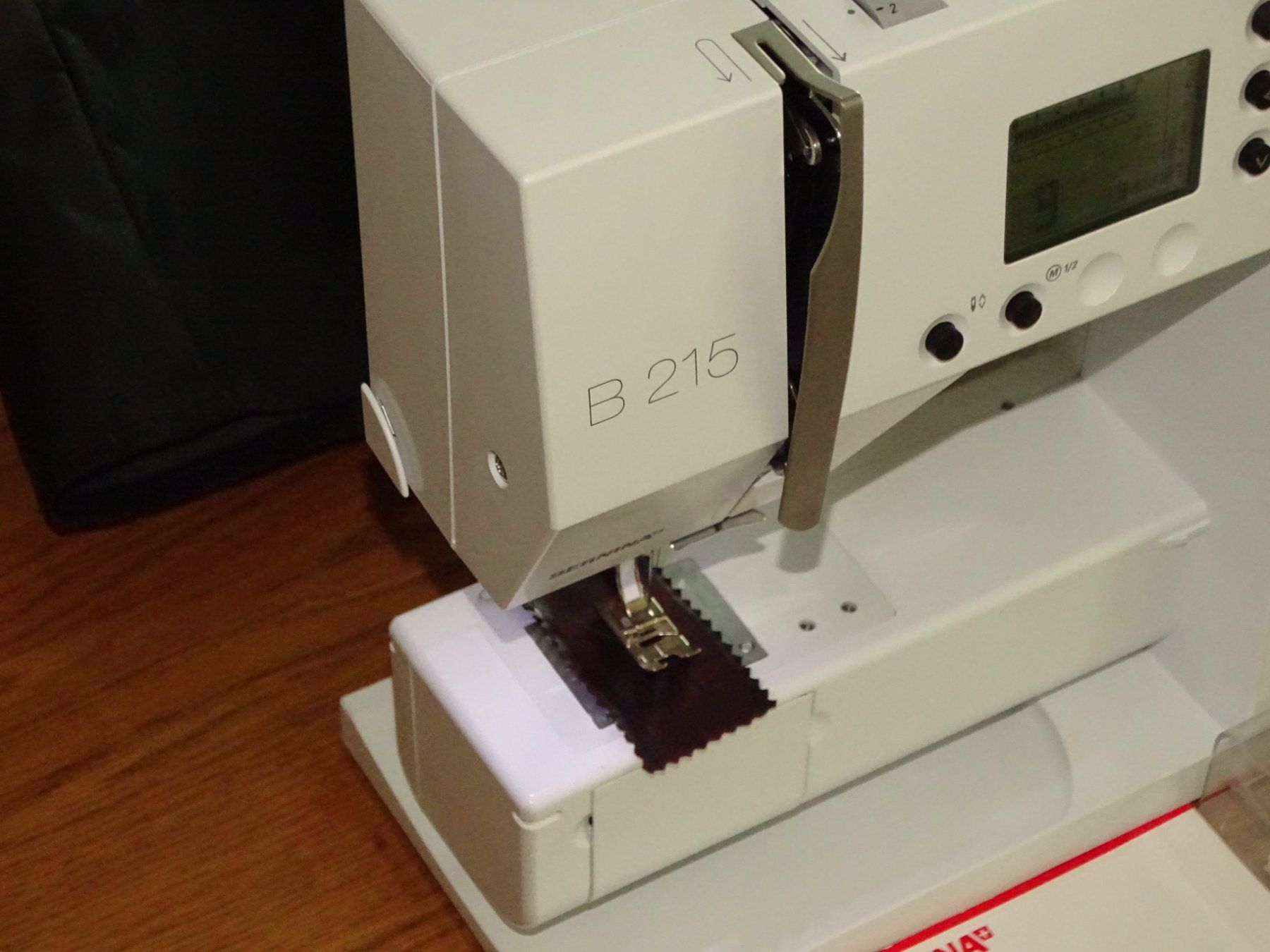 Bernina Macchine da cucire: Bernina B215  B 215 – Usato da Hirzel venduto da Musicman03 1