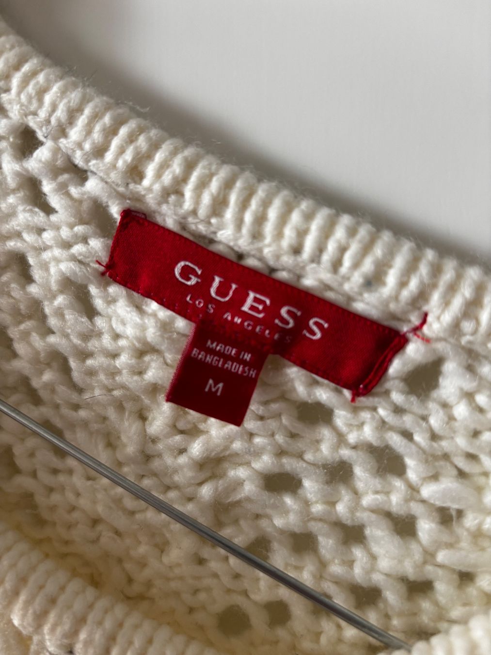 Guess Pullover & Sweatshirts: Guess Pullover Creme mit Perlen Grösse M gebraucht – Gebraucht aus Malters von lau_5nv2 1