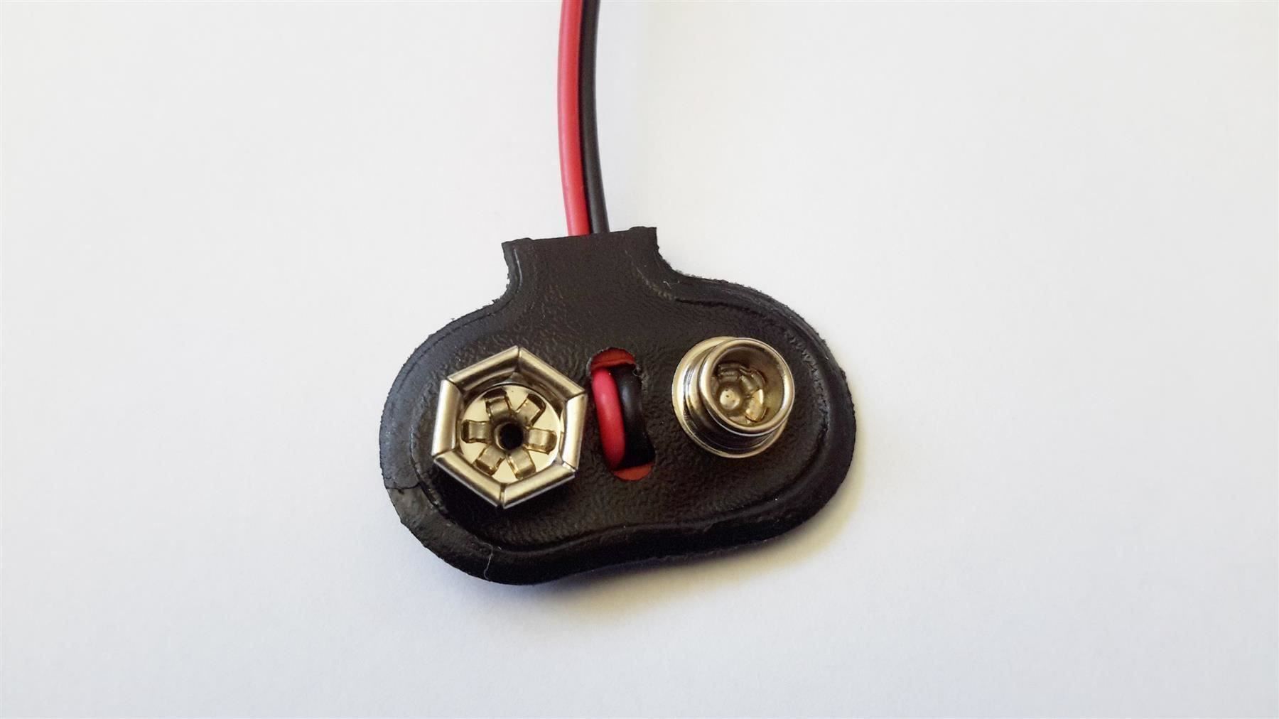 Akkus & Batterien: Batterieclip für 9-Volt-Block, T-Form – Neu und originalverpackt aus St. Gallen von cointec 1