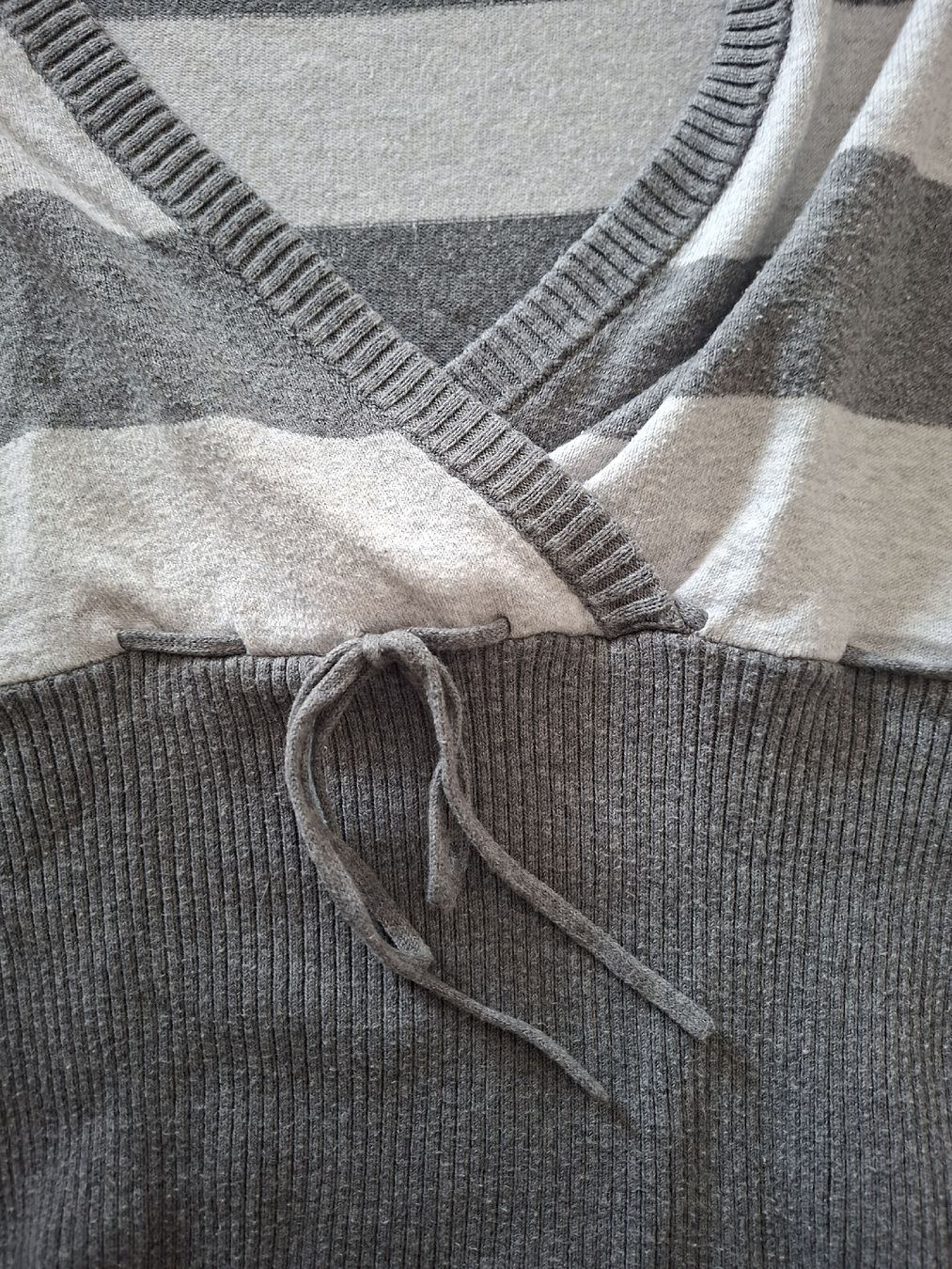 Pullover & Sweatshirts: Pullover gestreift grau/hellgrau Grösse M – Gebraucht aus Triesenberg von Anastasia26 2