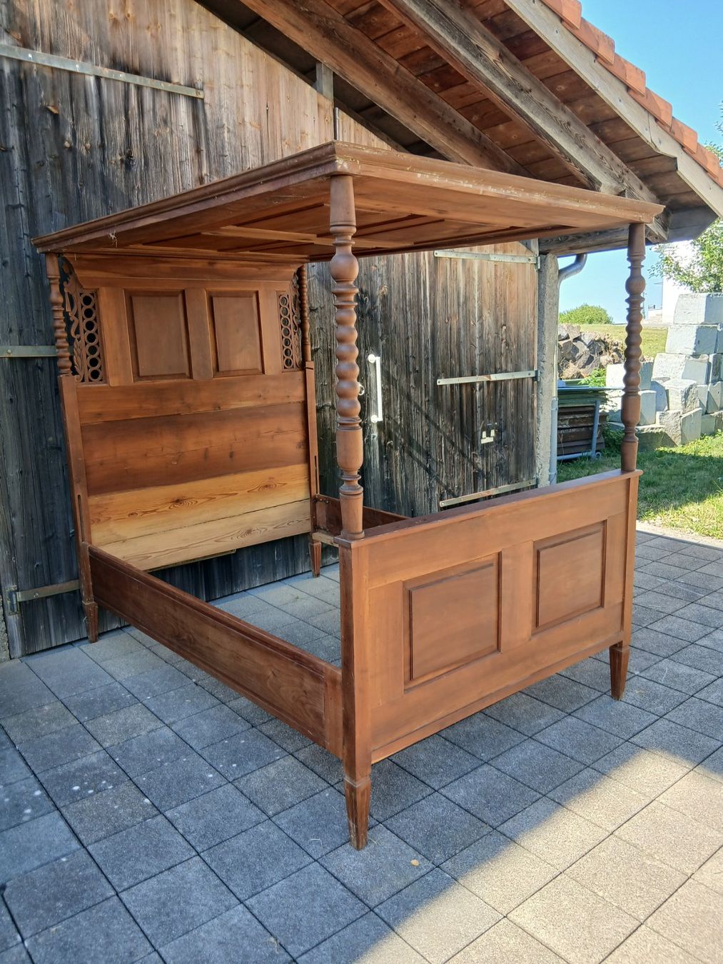Betten: Himmelbett Antik – Gebraucht aus Freienbach von Suurer