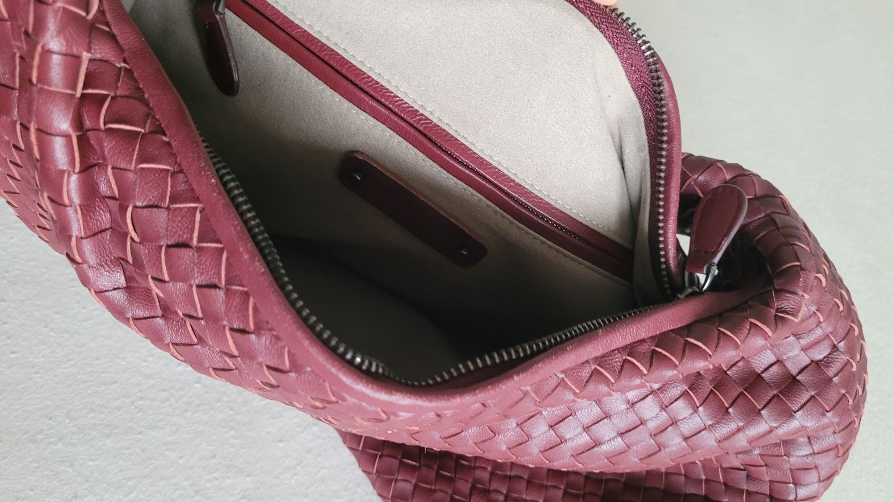 Borse da donna: Wunderschöne geflochtene Handtasche, weinrot – Nuovo (secondo la descrizione) da Zürich venduto da mgn1 5