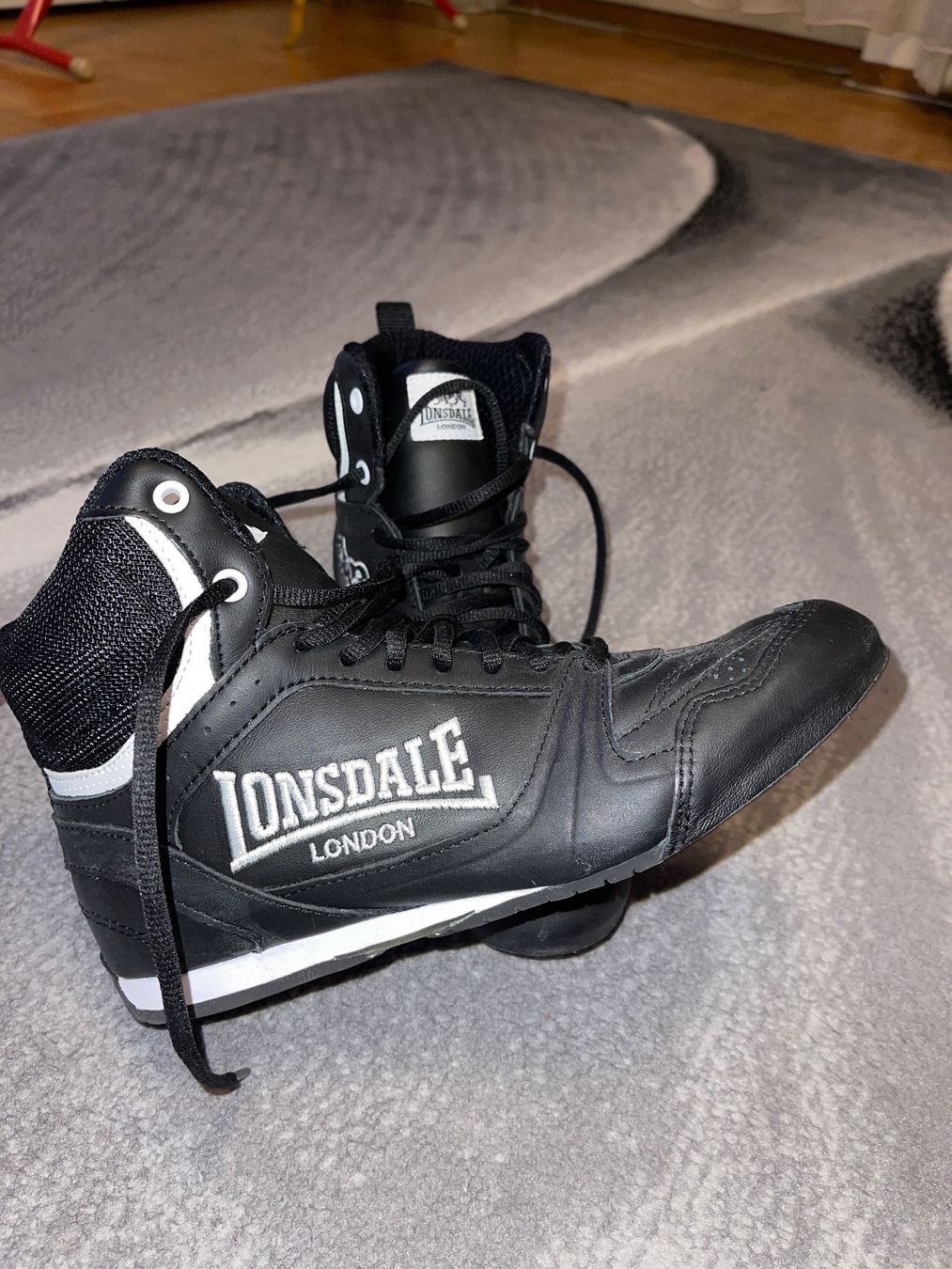 Scarpe da donna: Lonsdale London Gr 38,5 – Usato da St. Gallen venduto da StyleAndMore23 1