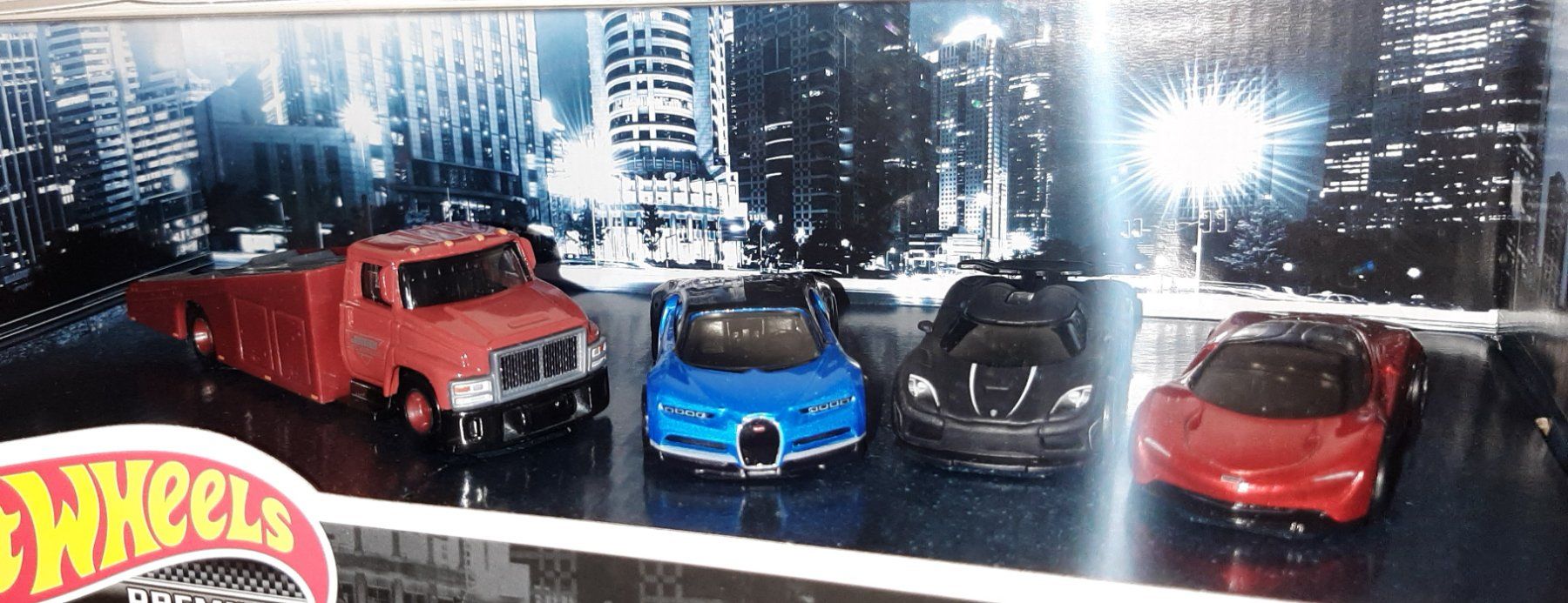 Hot Wheels Modellini d'auto: Hot Wheels Premium Collector 4er Set – Nuovo e nell'imballaggio originale da Regensdorf venduto da 8Collect 1