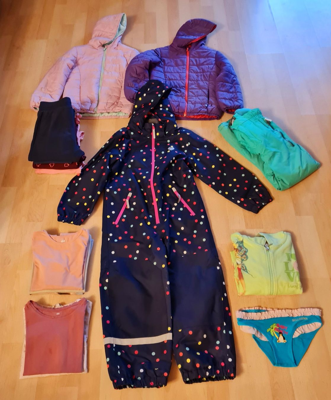 Lotti & Set di vestiti: 15 teiliges Kleiderpaket Grösse 122-128 – Usato da Lyss venduto da waldfee10