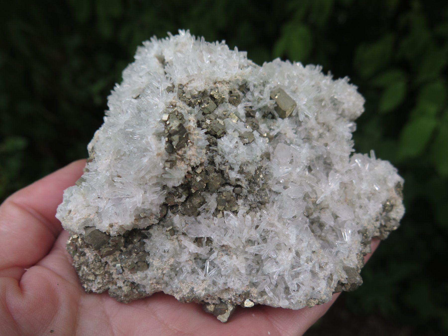 Mineralien & Heilsteine: Nadelquarz mit Pyrit ca. 392 gr. – Gebraucht aus Schaffhausen von Yamakana51L8736OQ8
