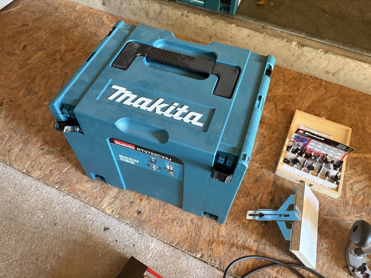 Makita Alle Maschinen: Makita RT 0702 – Gebraucht aus Rapperswil SG von pat_t5h2