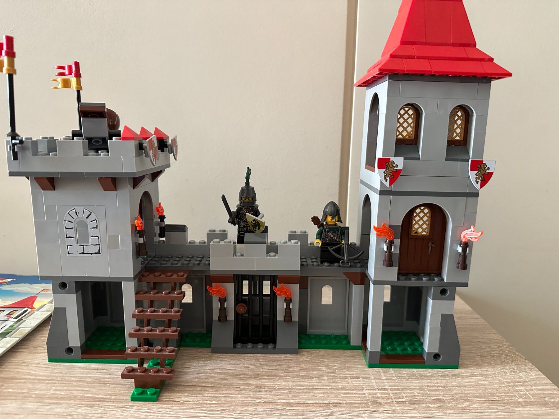Lego Kit di costruzioni: LEGO 7946 King's Castle – Usato da Basel venduto da Don-Angel 5