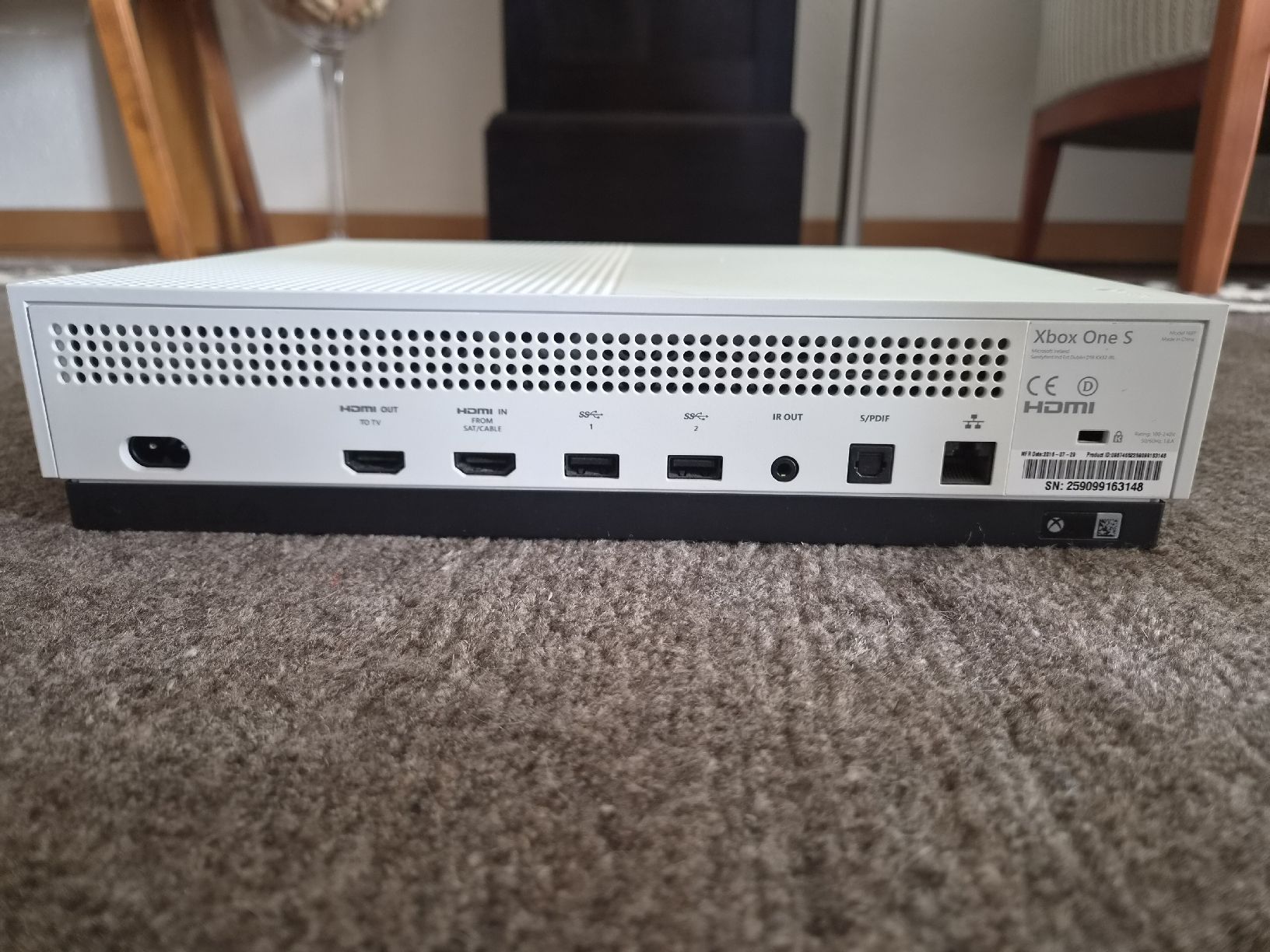 Microsoft Console: Xbox One S 365 GB inkl. 2 Controller – Usato da Hägendorf venduto da Effye 2