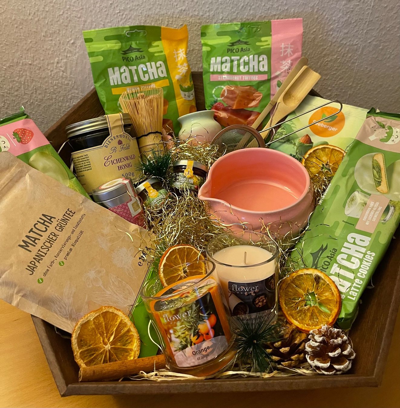 Aliments & Spécialités: Grosser Geschenkkorb einfach Matcha – Neuf avec emballage d'origine à Basel par Seifehuesli