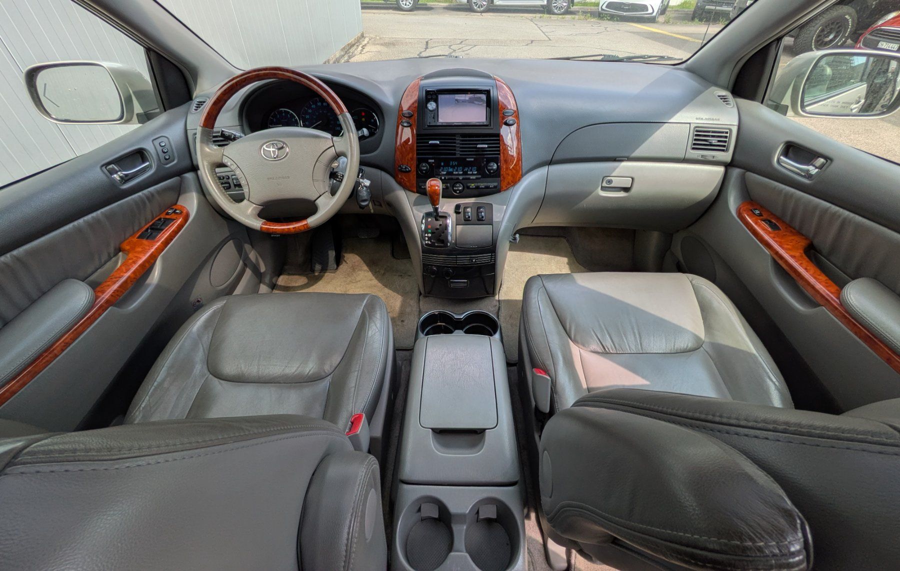 Toyota Automobili: Toyota Sienna Limited AWD – Usato da Embrach venduto da family_cars2011 2