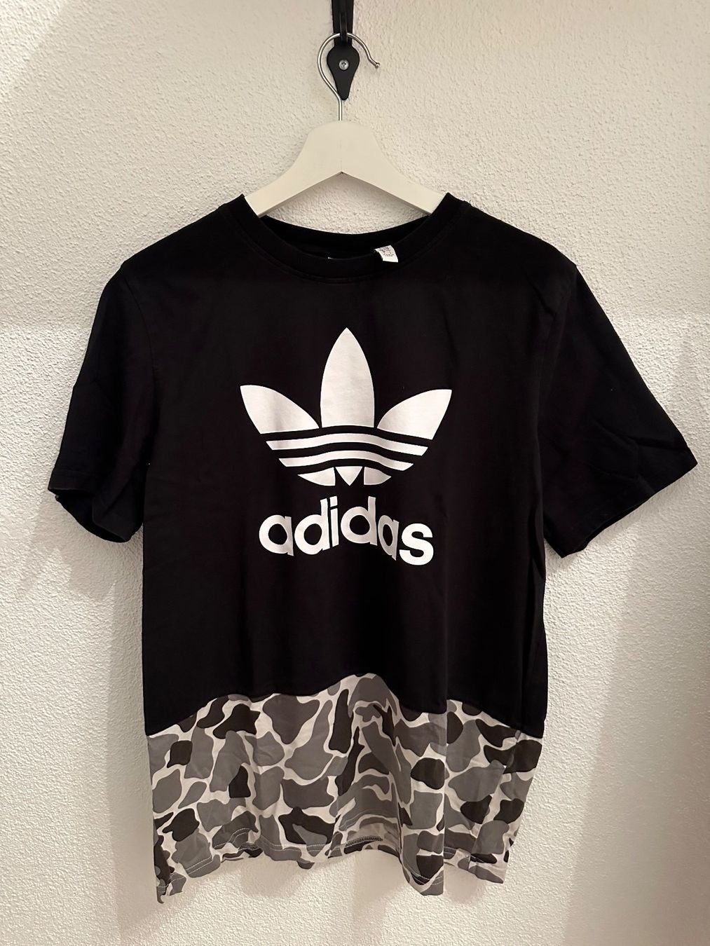 Adidas T-shirt: Adidas T-Shirt – Usato da Bern venduto da ncl_87