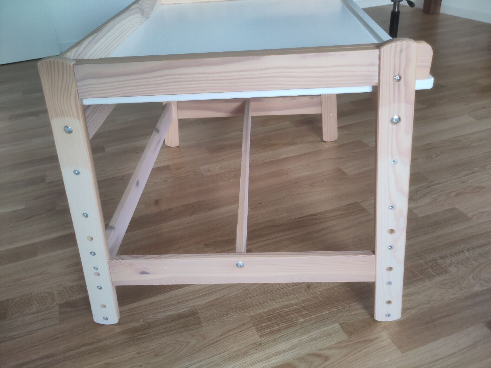 Ikea Schreibtische: Tisch FLISAT – Neu (gemäss Beschreibung) aus Binningen von Gabriel_Szabo 2