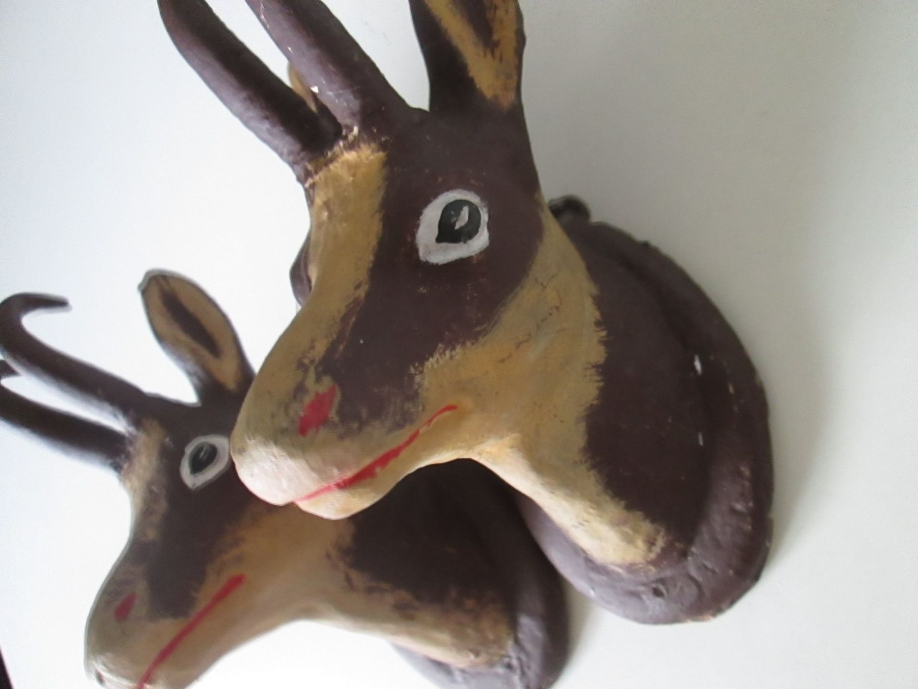 Statuette: Zwei Gämsenköpfe aus Eisen – Usato da Sementina venduto da babucia 1