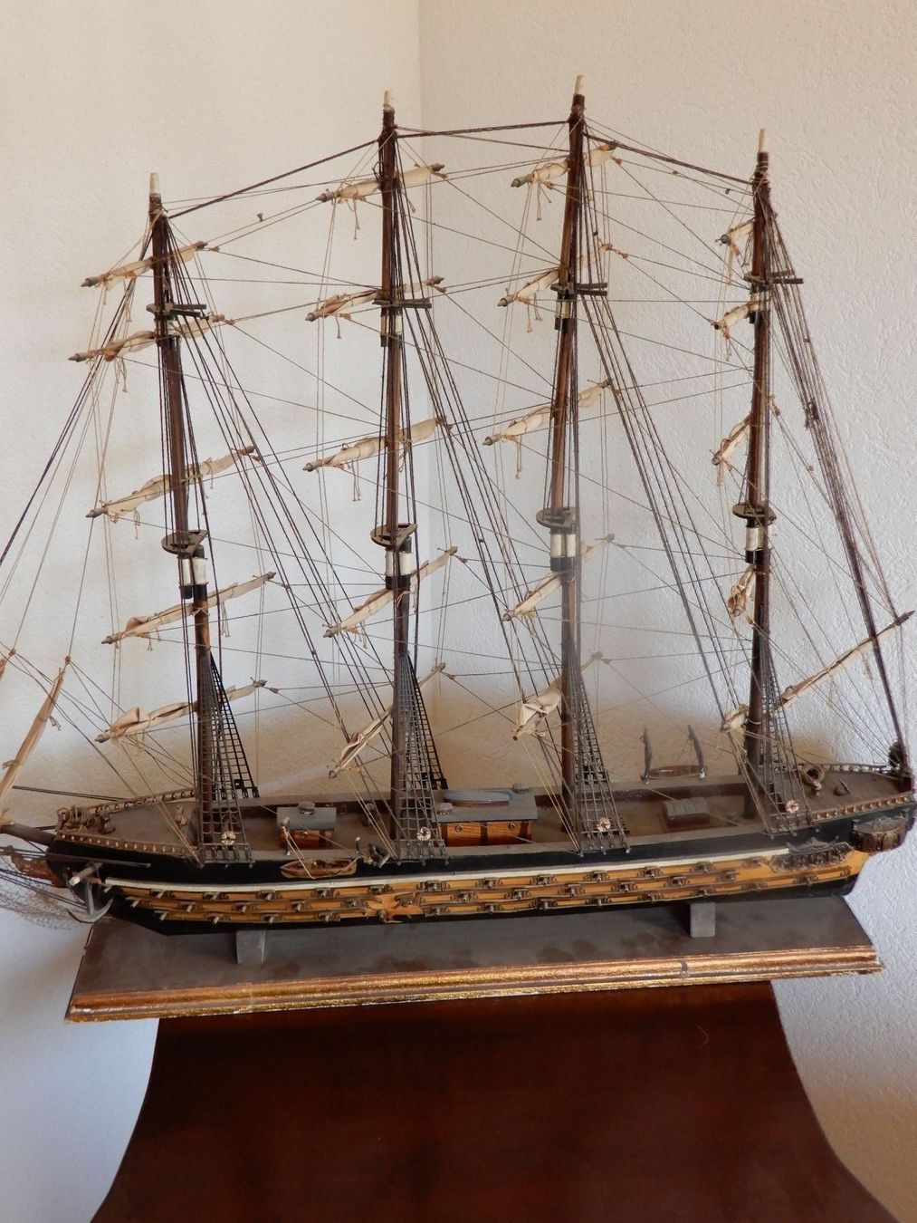 Tavoli: Alter Bootstisch und 4 Mastsegler mit Kanonen – Usato da Senèdes venduto da Mutzli52 3