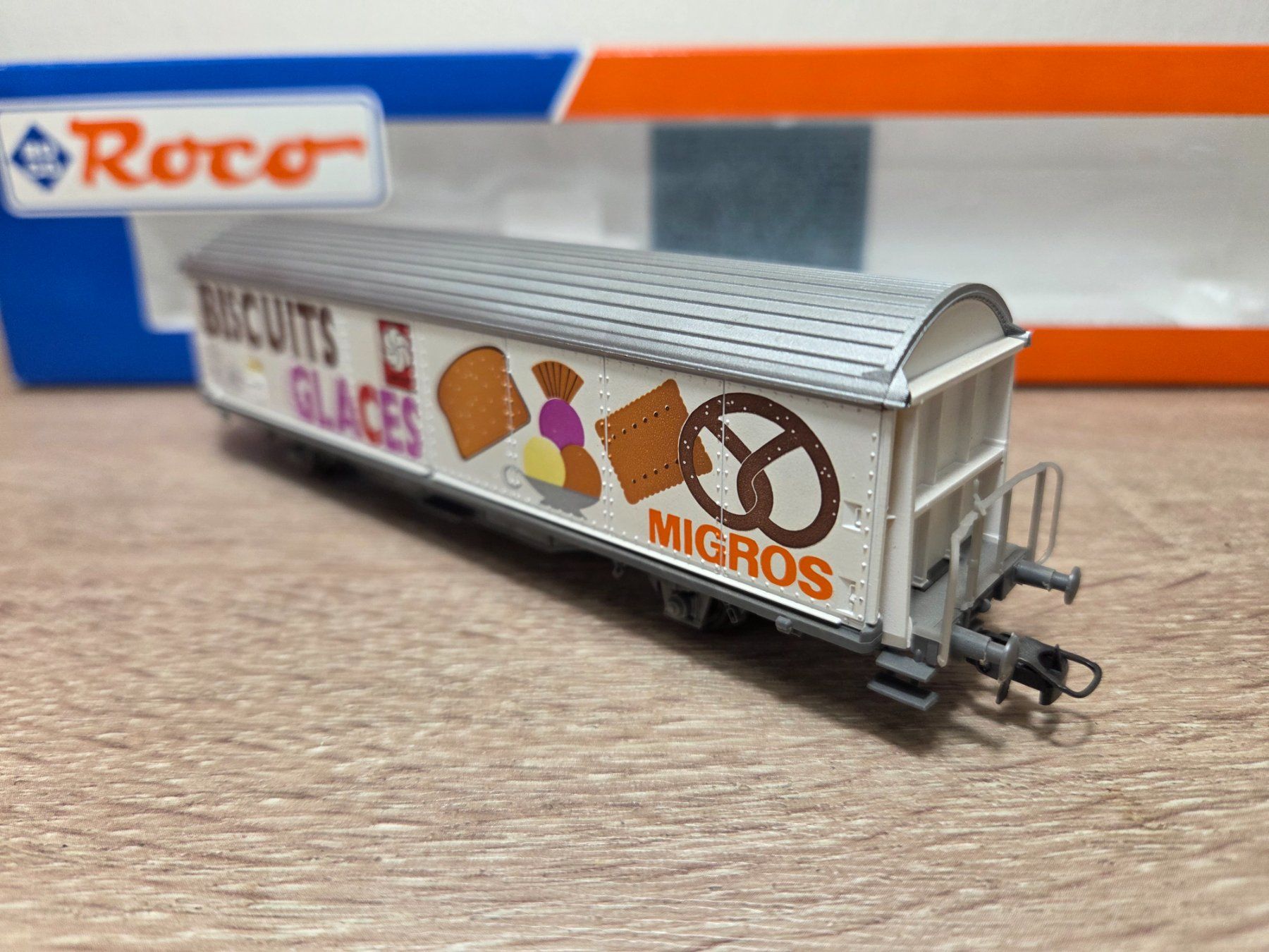 Roco Modelleisenbahnen: Roco 44067 Güterwagen Migros SBB H0 – Gebraucht aus St-Aubin-Sauges von Lo_Go 3