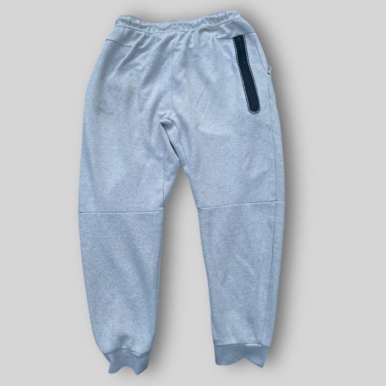 Pantaloni: Nike techleece Hose reflektiv – Usato da Basel venduto da Leo_6qtr 1