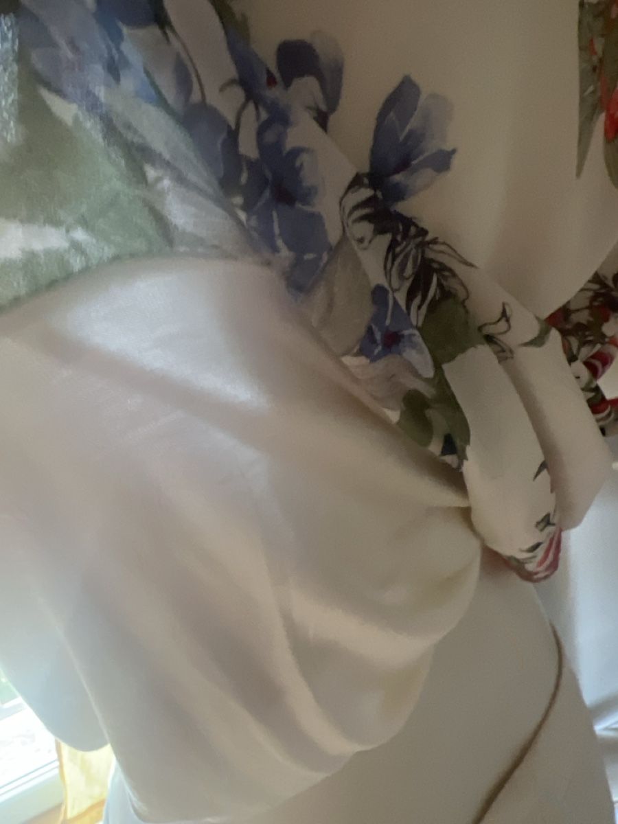 Blusen: elegante ärmellose Bluse mit raffinierten Dekolete – Neu (gemäss Beschreibung) aus Bonaduz von Malves10 2