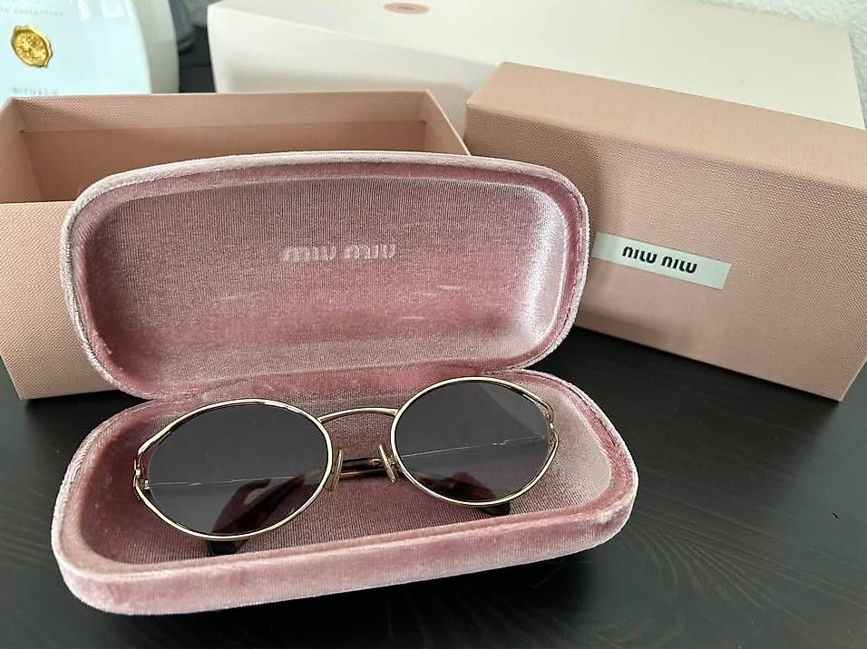 Miu Miu Brillen & Gläser: Miu miu sunglasses – Gebraucht aus Schlieren von jul_yrw7