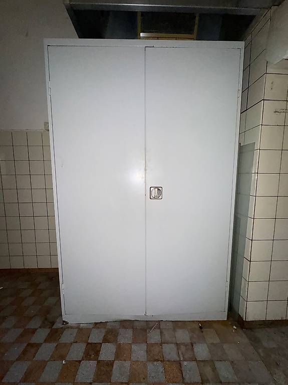 Armoires: Grosser Metallschrank – D'occasion à Münchwilen AG par me2work