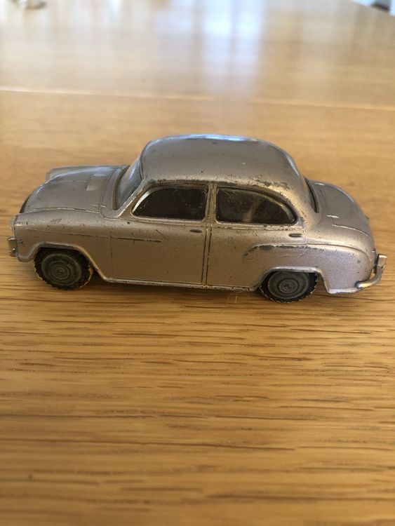 Tekno 1/43 - Morris Oxford Series II Verte