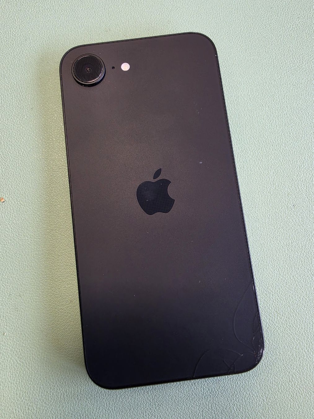 Apple Telefoni cellulari / Smartphones: Iphone 16e, Black, 128 GB – Nuovo (secondo la descrizione) da Brunnen venduto da MickyMaus77 1