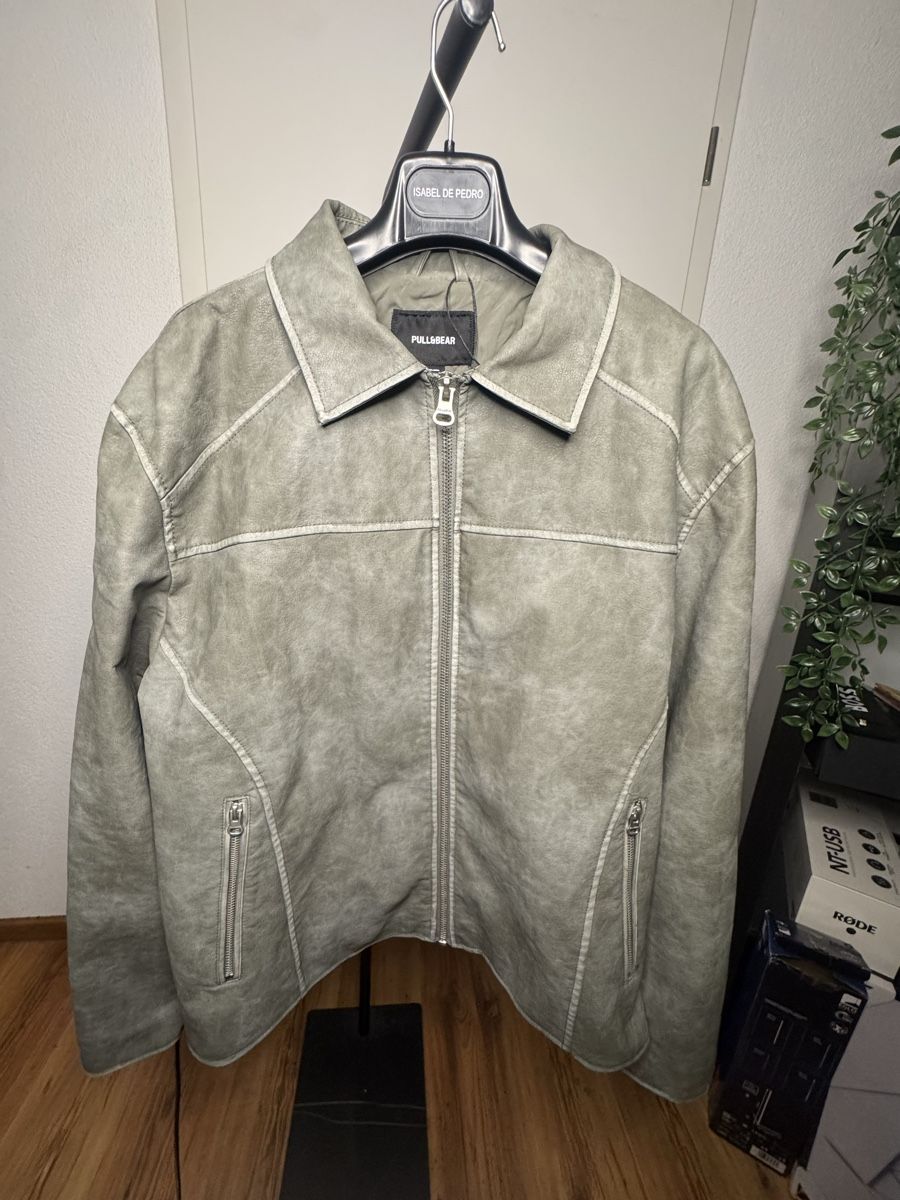 Pull&Bear Giacche: Pull&Bear Faux Leather Jacket Grey XL – Nuovo (secondo la descrizione) da Niederrohrdorf venduto da Joel.S01