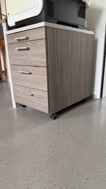Banconi: Schreibtisch mit Roll-Korpus – Usato da Näfels venduto da suivle 2