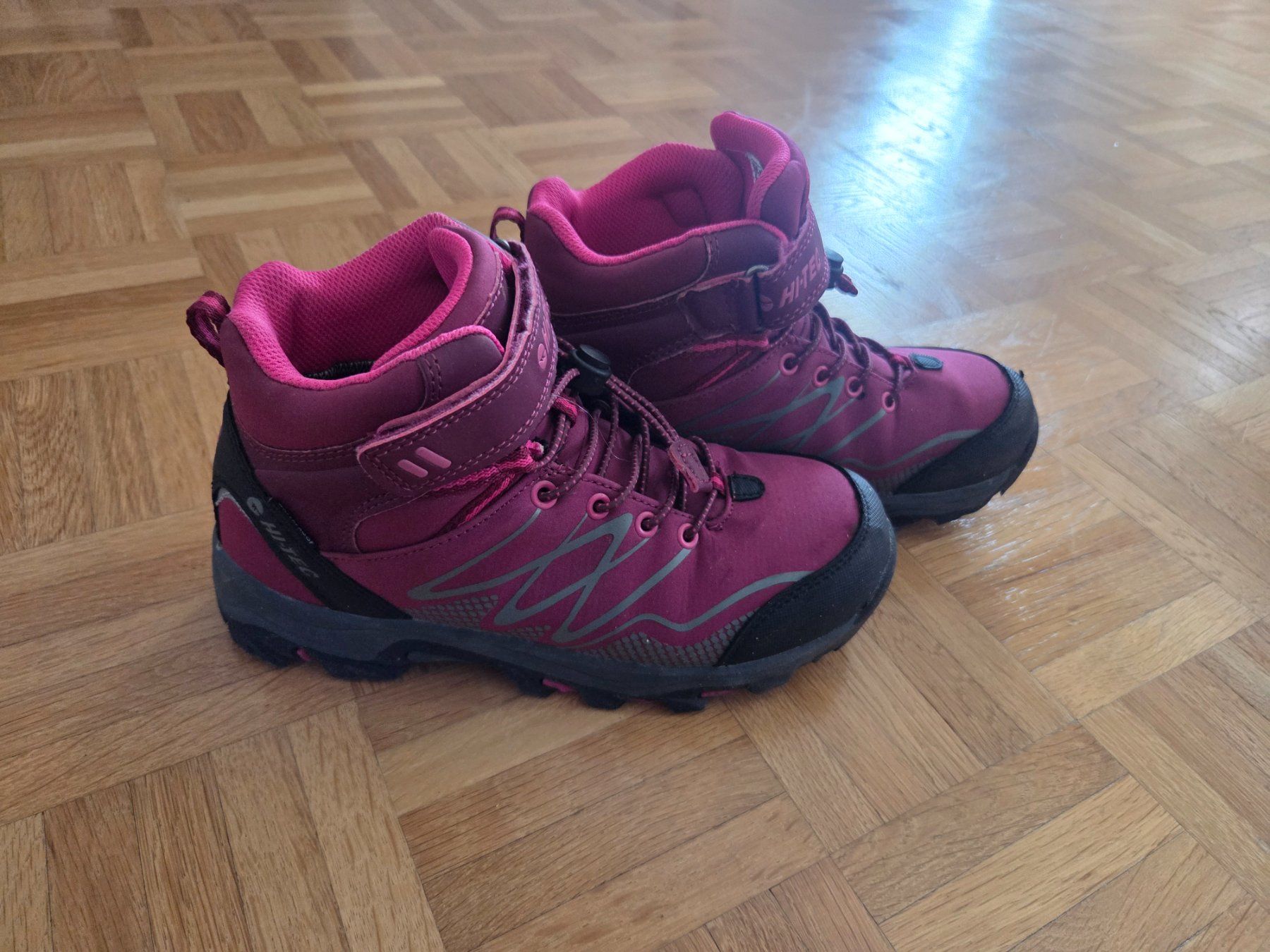 Hi-Tec Scarpe per ragazze: Wanderschuhe von Hi-Tec Gr. 36 – Usato da Rudolfstetten venduto da anjam81