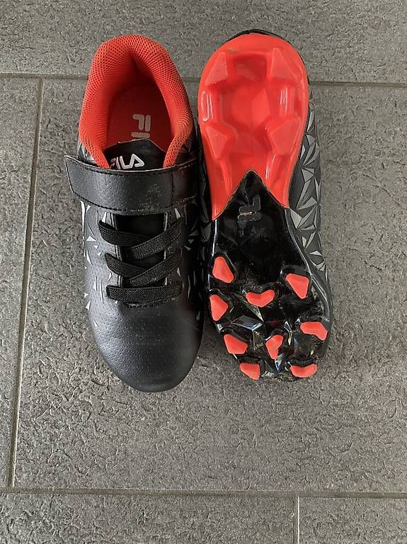 Chaussures garçon: Fussballschuhe Gr. 31 – D'occasion à Hendschiken par Eskey88