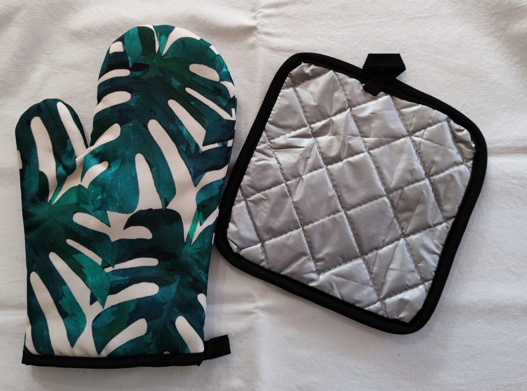 Handschuhe & Handstulpen: Ofenhandschuh / Topflappen Monstera – Neu und originalverpackt aus Zürich von  1