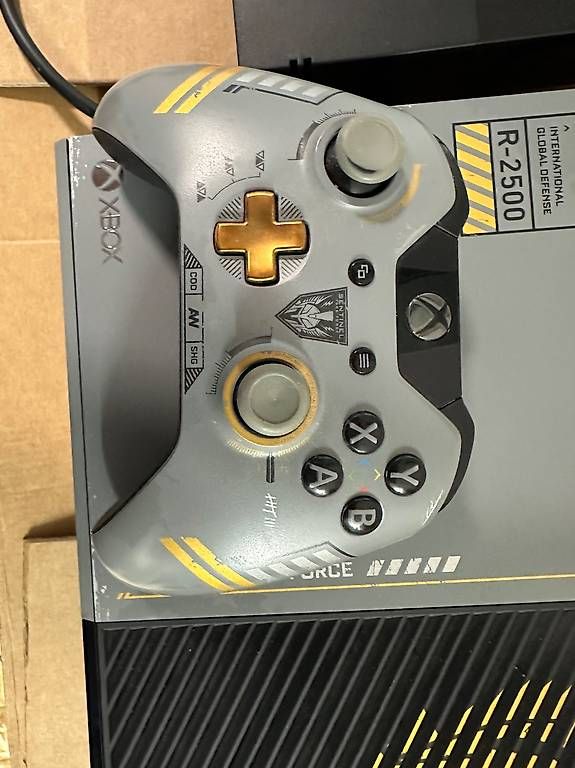 Microsoft Console: X Box Limited Edition - Call Duty – Usato da Gümligen venduto da patrick127 1
