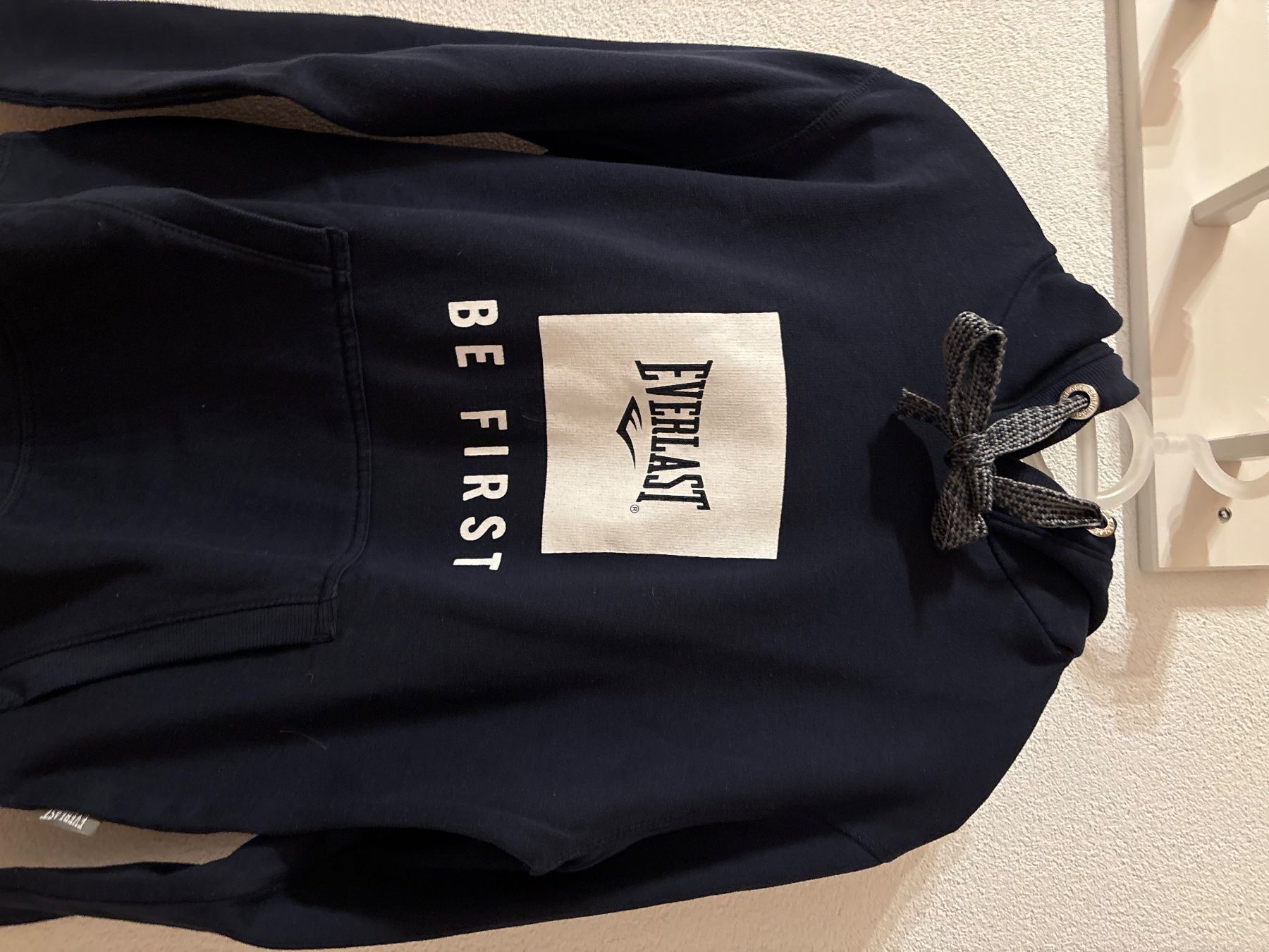 Pullover & Sweatshirts: Sweat à capuche – Gebraucht aus Grandvillard von Elsa.Del