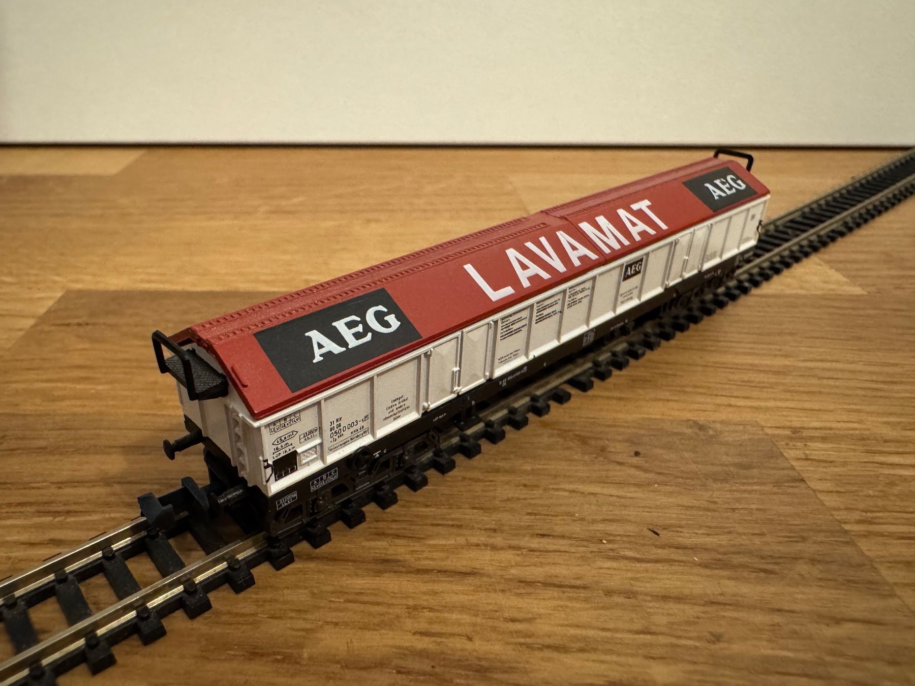 Trix Modelleisenbahnen: Minitrix 3567 Hubschiebedachwagen "AEG" – Neu (gemäss Beschreibung) aus Schlierbach von Look8 2