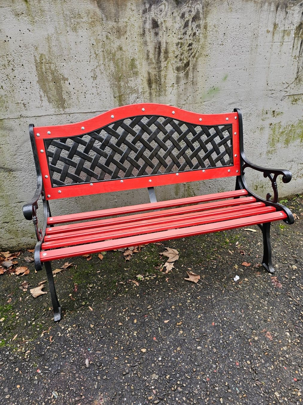 Panchine: Gartenbank rot mit Metalleinsatz – Usato da Wangen bei Olten venduto da Brocki-Wangen 2