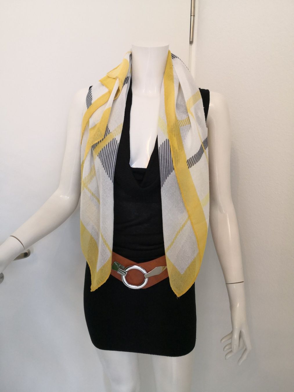 Opus Foulards, Tücher & Schals: 🤩OPUS SCHAL WEISS MIT MUSTER – Gebraucht aus Olten von Naja-Twins-Twins 2